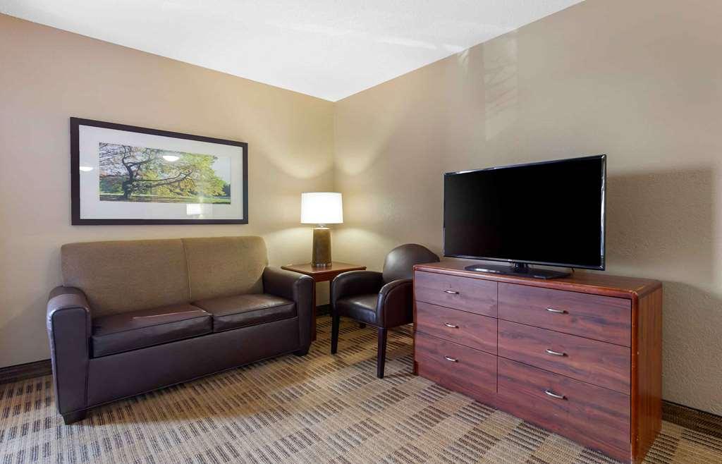 Extended Stay America Select Suites - Rockford - State Street Номер фото