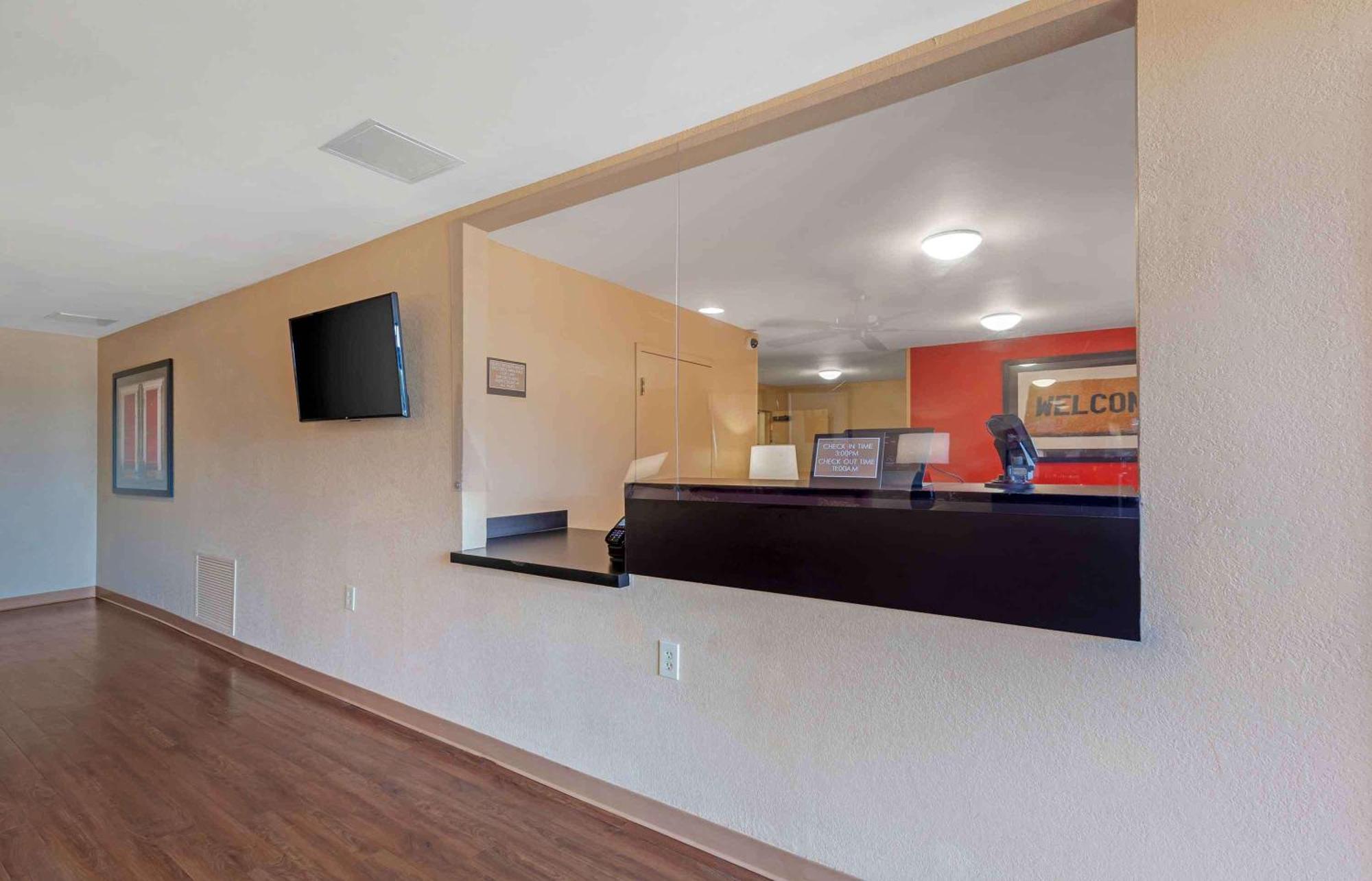 Extended Stay America Select Suites - Rockford - State Street Экстерьер фото