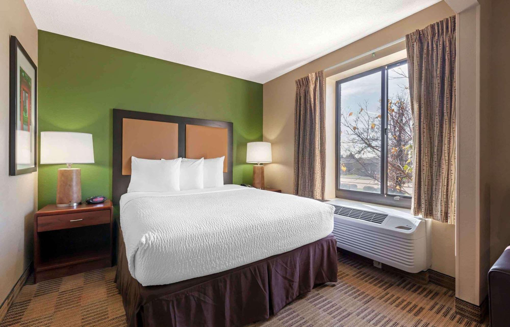 Extended Stay America Select Suites - Rockford - State Street Экстерьер фото